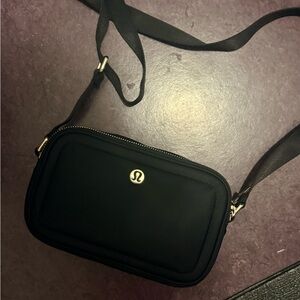 Lululemon crossbody camera bag 2L